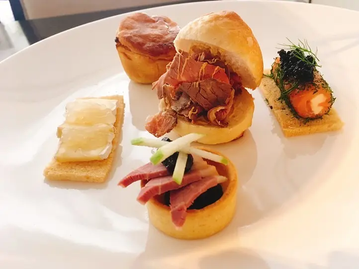 五つ星ホテル「カラベルホテル」でアフタヌーンティーを