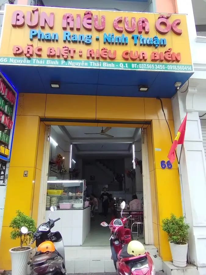 ベンタイン市場から２分歩いて芸術とローカルグルメに出会う