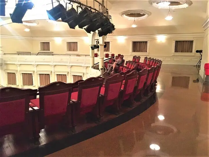 AOショーに行ってみた＆普段は見られないオペラハウスの内部を覗いてみた