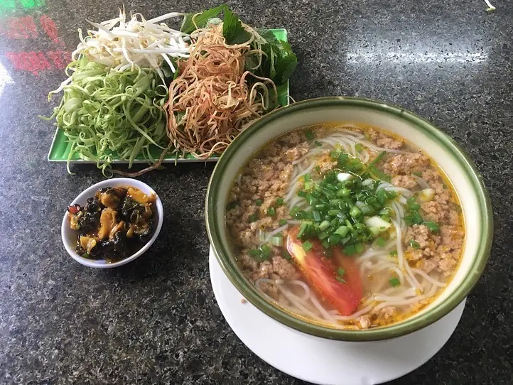 ローカル麺料理「ブンリュー」を食べよう！　~「Bun Riu Cua Oc」