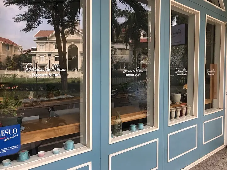 ホーチミン7区の人気店！クリームたっぷりのオムレットケーキが食べれる〜Gateau de blanc