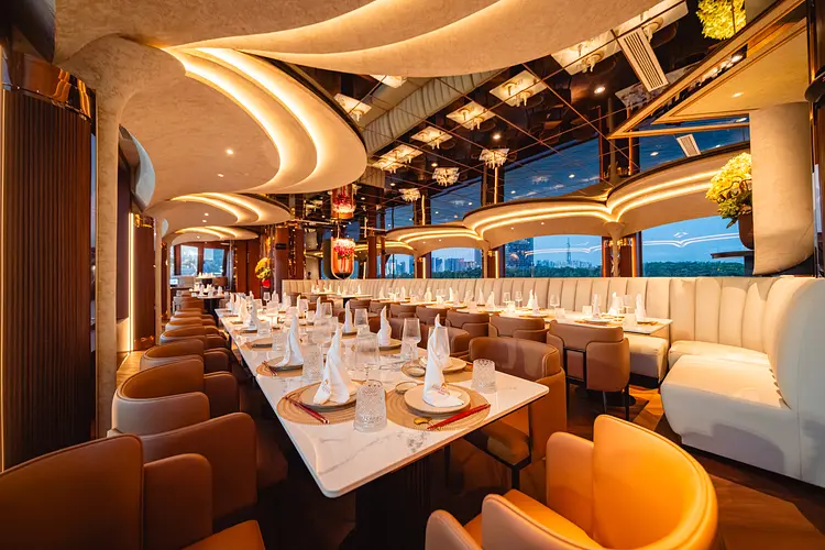 アイコン・サイゴン・クルーズ ()