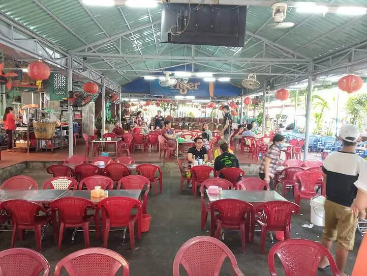 大賑わいの貝専門店～Oc Dao Nguyen Trai(オック ダオ グエンチャイ)～