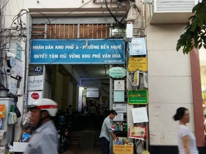 こんなところに…。古アパートに入居するかわいいお店たち