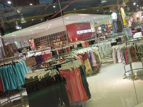 FOS（クレセントモール）