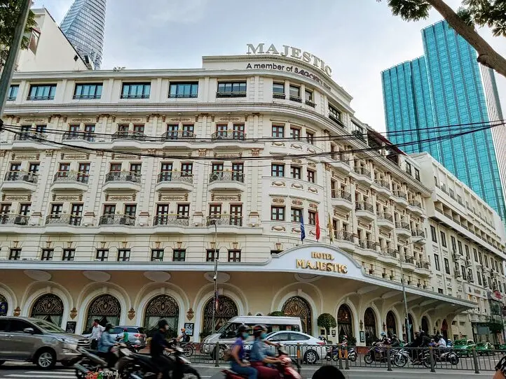 サイゴン川沿いの夜景が綺麗なルーフトップバー～M bar(エムバー)～