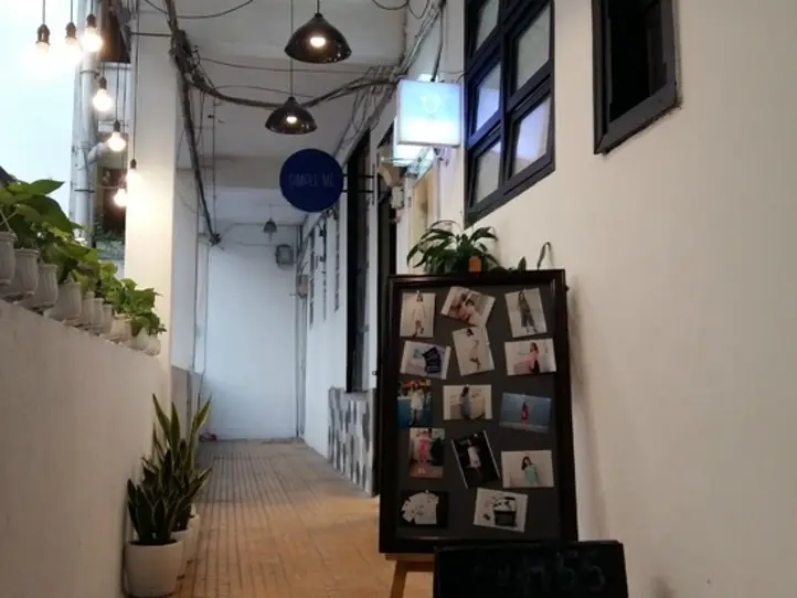 こんなところに…。古アパートに入居するかわいいお店たち