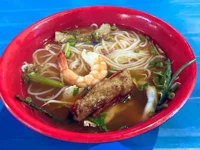 　進化するベトナム麺！変わり種ブン、フーティウのお店