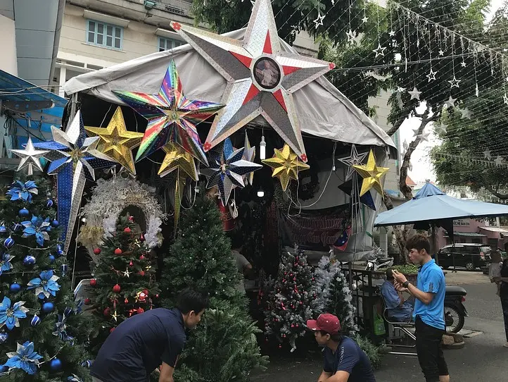 クリスマス前のタンディン教会！ピンク教会に負けない、可愛いオリジナルリースを作ろう