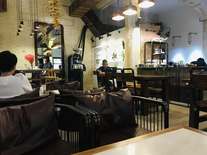 観光エリアど真ん中！本格派カフェ～Phin & Bean Roastery～ (フィン アンド ビーン  ローストリー)