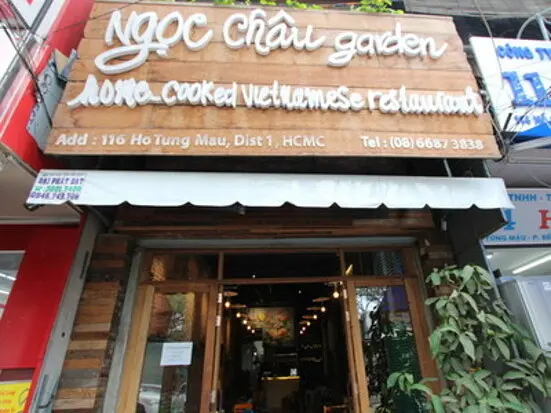 雰囲気はロッジ。素朴なベトナム南部の家庭料理を味わう