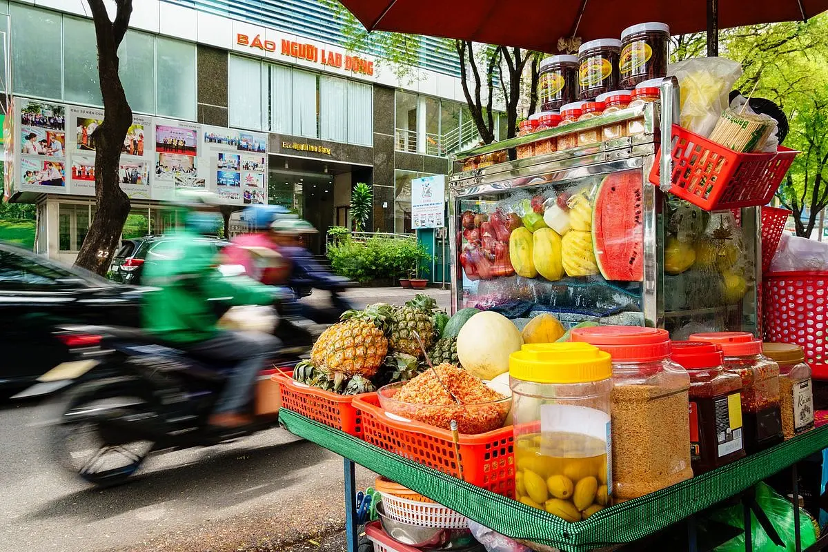 ベトナム人はなぜフルーツに塩をつけて食べるのか？驚きの食文化とその味の魅力