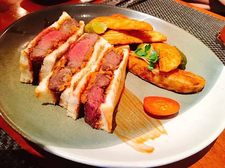 ホーチミン初心者におすすめ！ベトナム料理レストラン2店