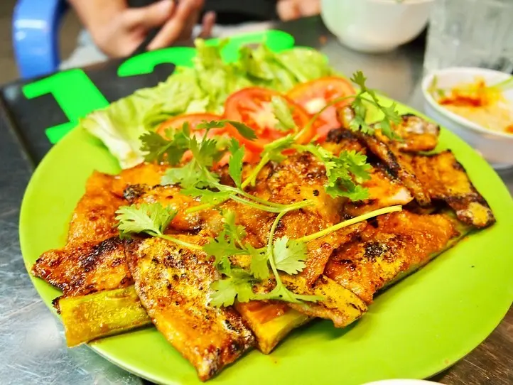 バイクで行く！ホーチミングルメツアー (4時間半)