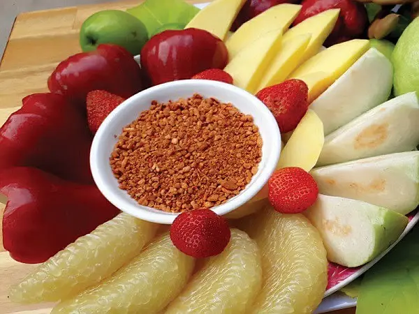 ベトナム人はなぜフルーツに塩をつけて食べるのか？驚きの食文化とその味の魅力