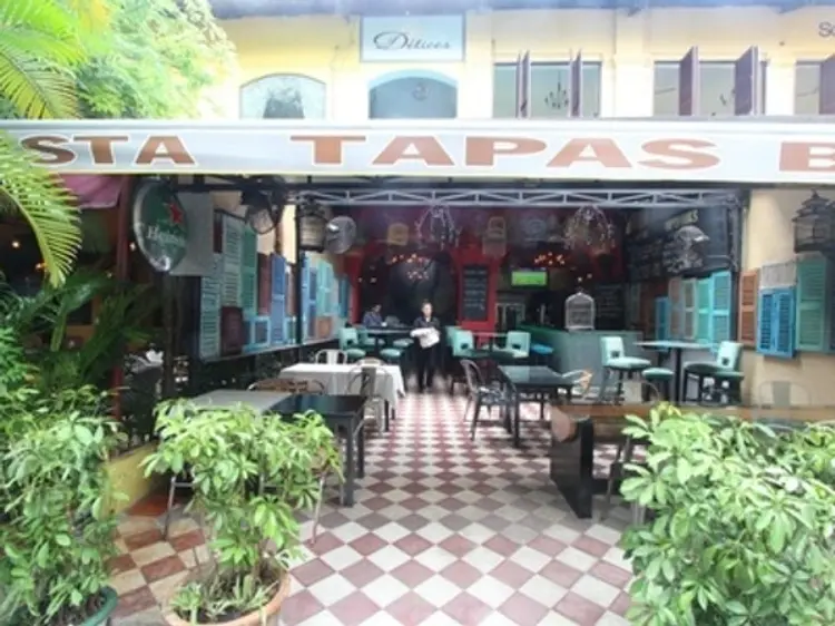 ケイジ・バー&ラウンジ