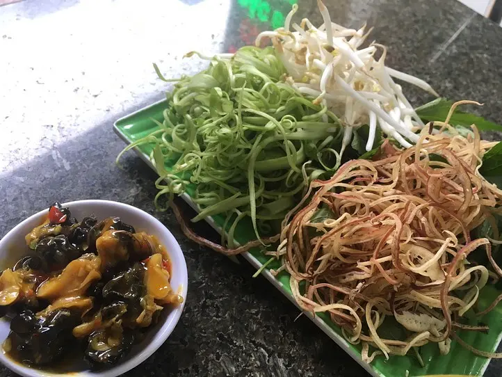 ローカル麺料理「ブンリュー」を食べよう！　~「Bun Riu Cua Oc」