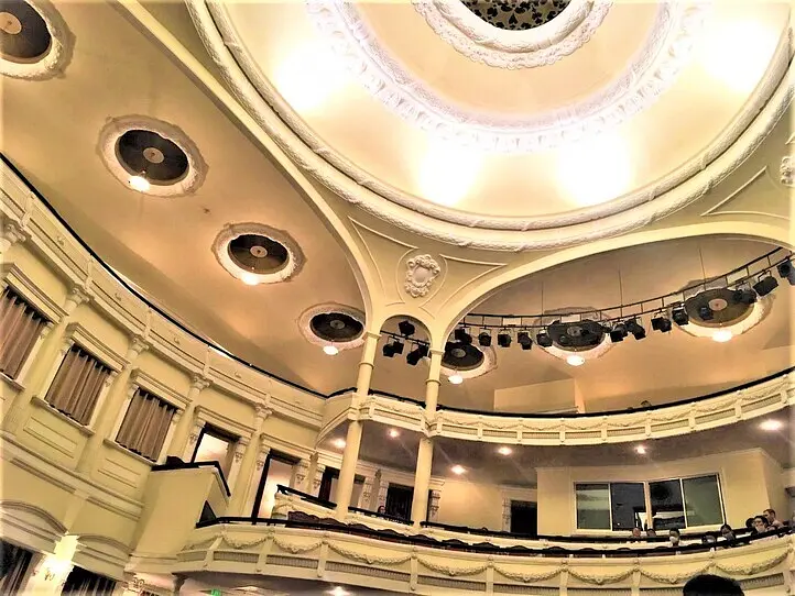 AOショーに行ってみた＆普段は見られないオペラハウスの内部を覗いてみた