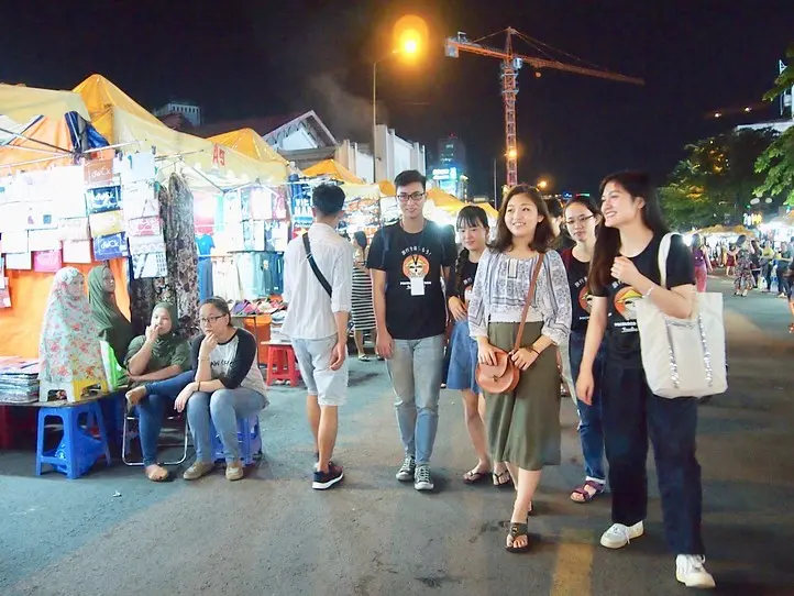 バイクで行く！ホーチミングルメツアー (4時間半)