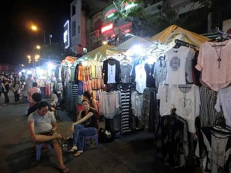 ベンタン市場周辺ナイトマーケット