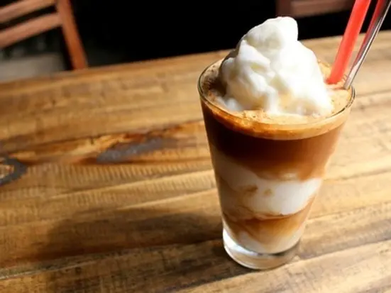 ココナッツミルクとコーヒーのスムージー