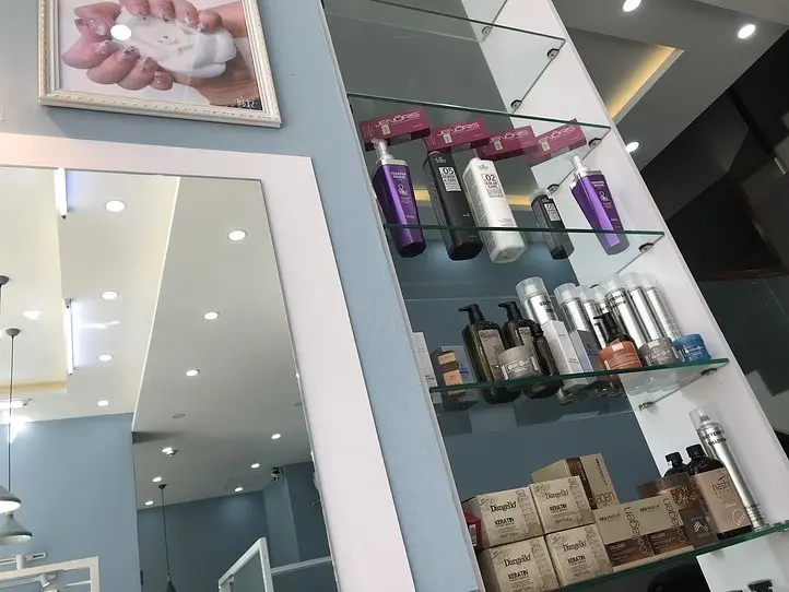 ベトナムのローカル美容室でヘアカラー体験～Han’s Beauty