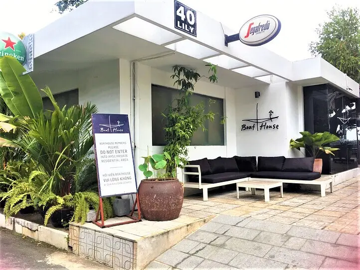 朝からフレンチトーストやワッフルが食べられるオープンカフェを2軒ご紹介