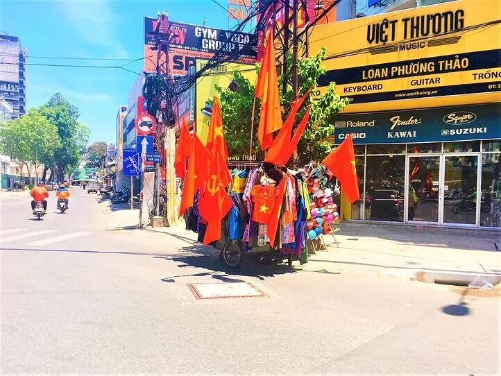 ホーチミンの路上ではあらゆるものが売られている