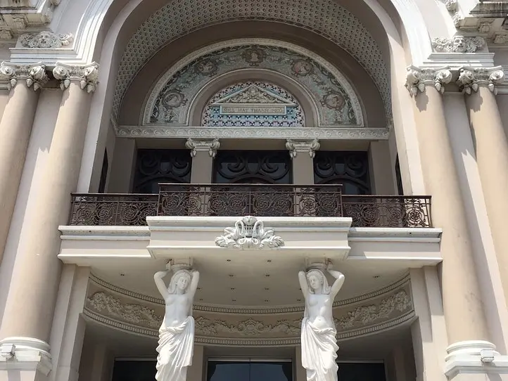 ホーチミン・コロニアル建築８選〜観光から老舗ホテルの見所もご紹介