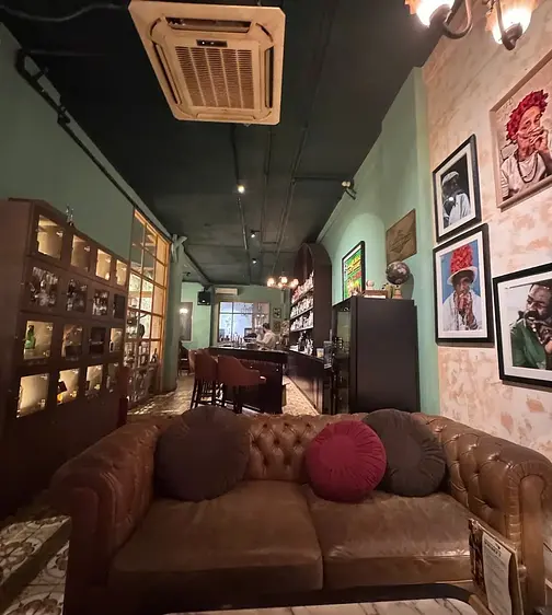 コヘイス・バー – カクテルズ＆タパス