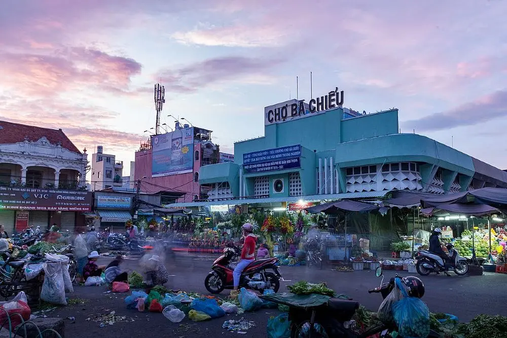 ホーチミン市は眠らない都市 ― ダイナミックな都市に息づく連続的な生活リズム
