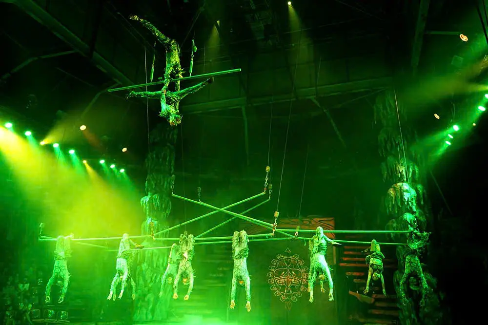 ホーチミンで体験する幻想のサーカスショー！「ミステリアスランド」