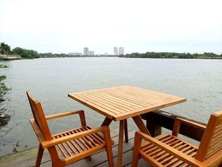 ザ・デック・サイゴン