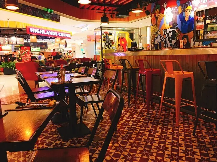 プロパガンダポスターをテーマにしたフォトジェニックなレストラン~「PROPAGANDA（プロパガンダ）」