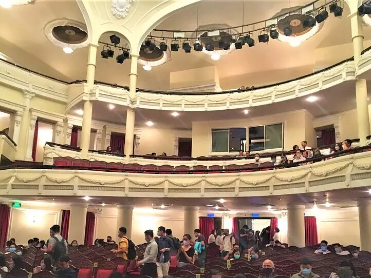 AOショーに行ってみた＆普段は見られないオペラハウスの内部を覗いてみた