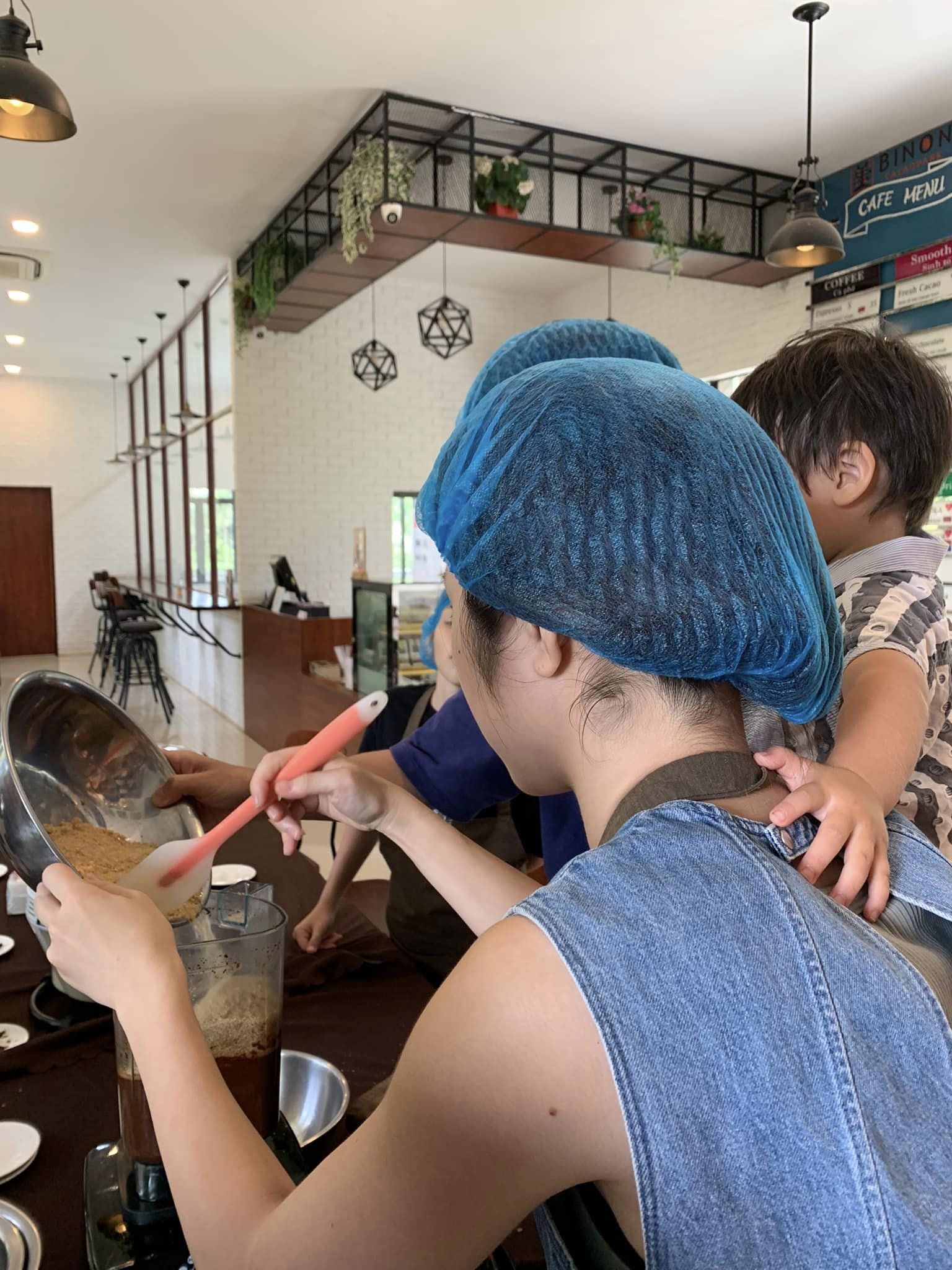 ちょこっとチョコレート体験＆お土産付き！ベトナムカカオ園と工場見学ツアー／日本語ガイド／貸切車／1日