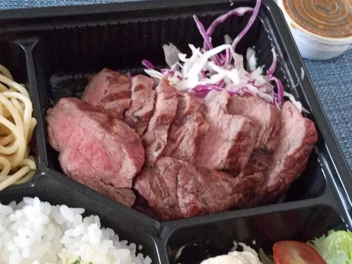 【ホーチミンデリバリー】お肉を食べて体力UP!拘りの絶品ステーキをデリバリーしよう！