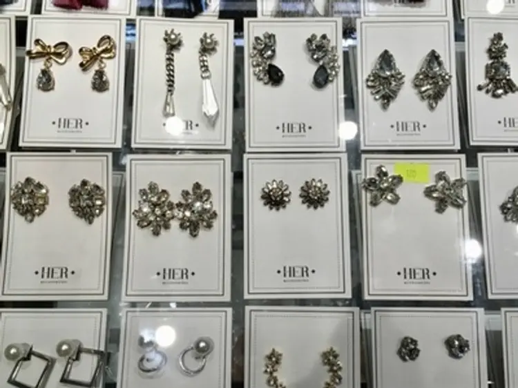 ハー・アクセサリー