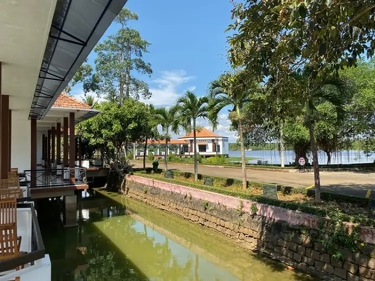 サイゴン・ブルー・トラベル