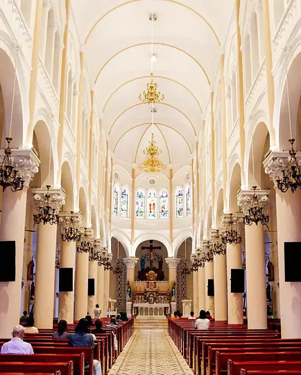 ホーチミンで訪れたい人気観光スポット5選｜人気の教会・市場・街歩きでベトナムを感じよう！