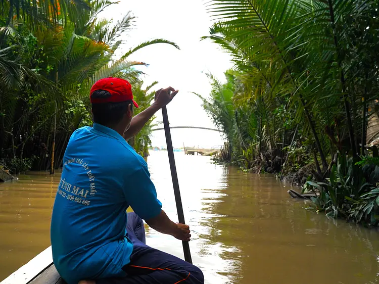 サイゴン・ブルー・トラベル
