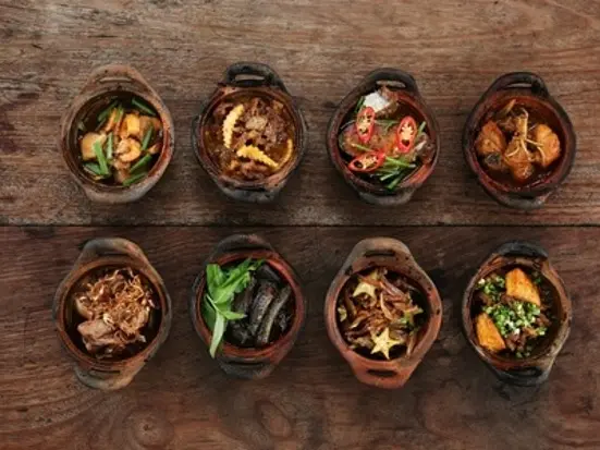 隠れ家的レストラン。それはまるで秘密の庭のよう