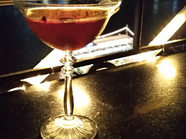 サイゴン川沿いの夜景が綺麗なルーフトップバー～M bar(エムバー)～