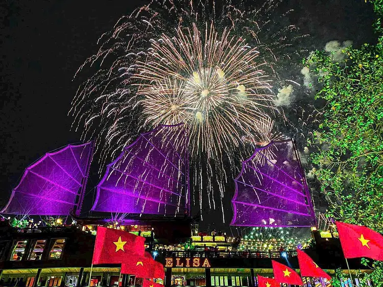 エリーザ ・フローティング・ レストラン