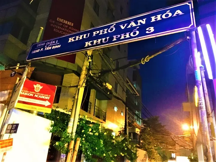 ホーチミンのアートスペース「クレイグ・トーマス・ギャラリー」の「DANCING WITH CHERRY BLOSSOMS」展