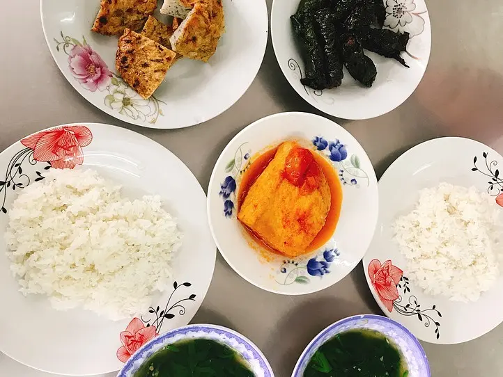 高島屋からすぐ！ベトナム式定食屋さんでベトナムランチに挑戦〜Com Ba Ca