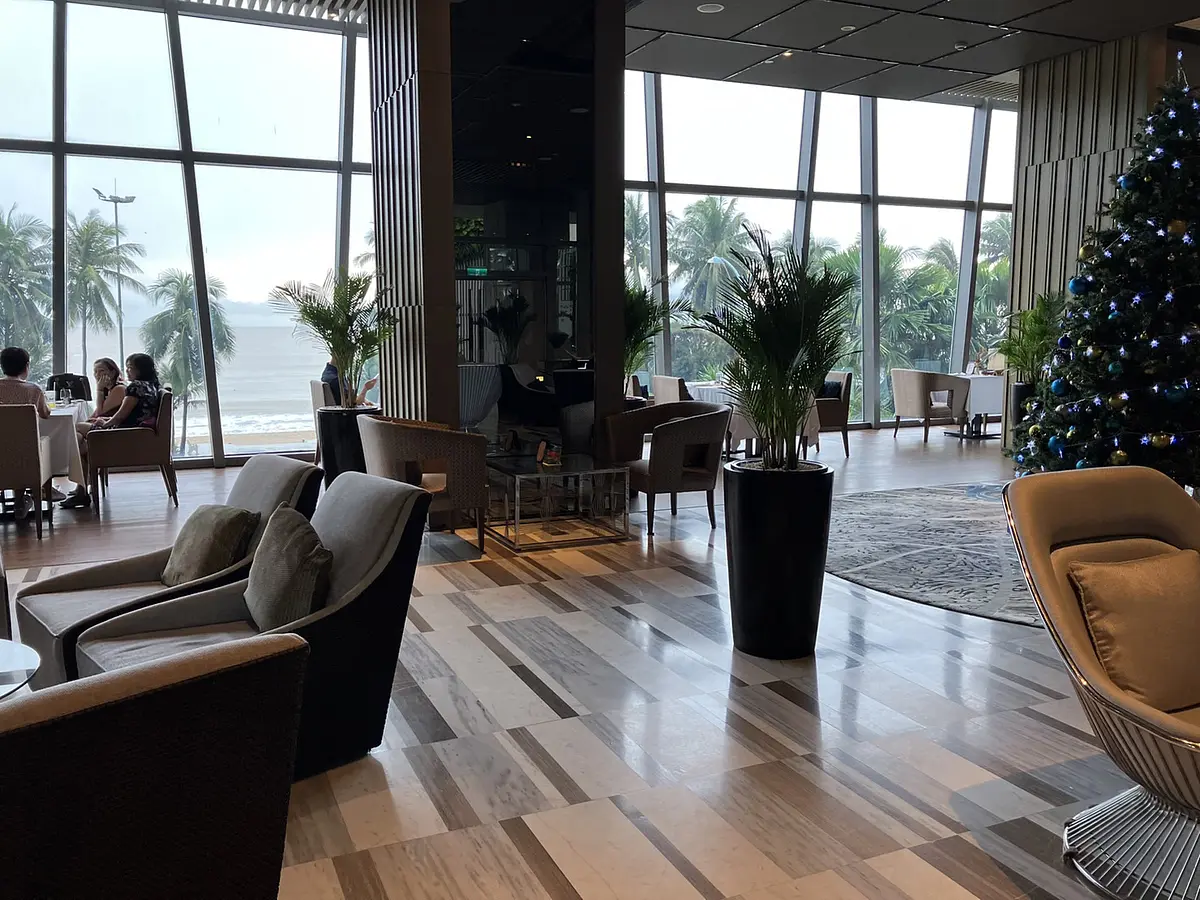 【ニャチャン】海を眺められるインターコンチネンタルホテルニャチャンのカフェテリア