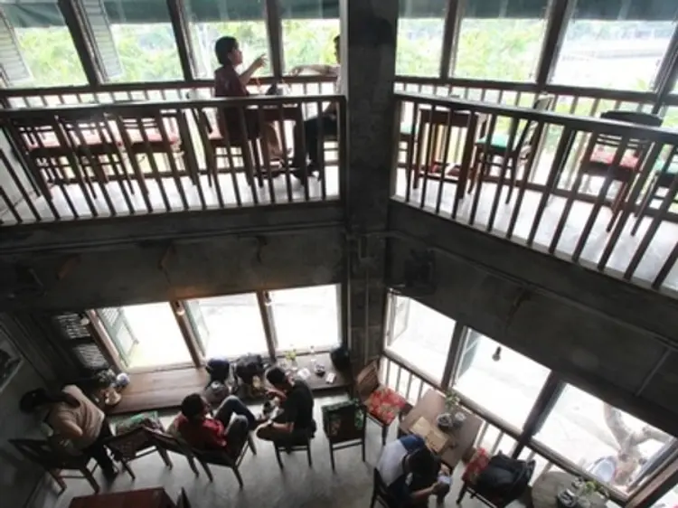 コンカフェ（マックチブオイ通り店）