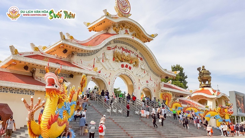  11月21日金曜限定！アオザイ撮影ツアー in スイティエン公園（メトロチケット・写真撮影・スイティエン入場料込み）でこの価格！