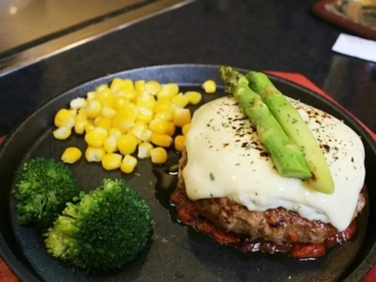本格鉄板焼き専門店・広島お好み焼きー夢鉄希（ムテキ）